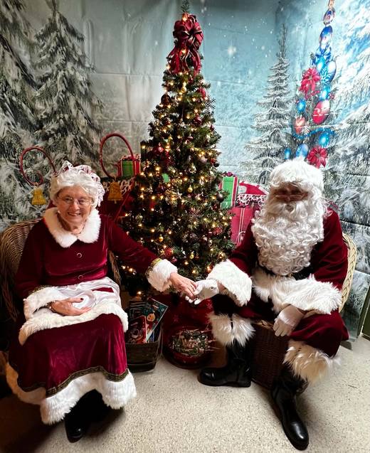 Santa and Mrs. Claus visiting the winery