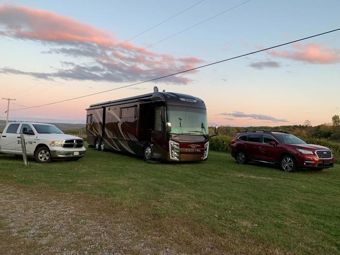 A camper set up at Hummingbird Hills Winery
