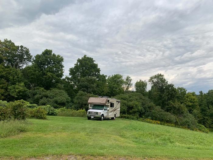 A camper set up at Hummingbird Hills Winery